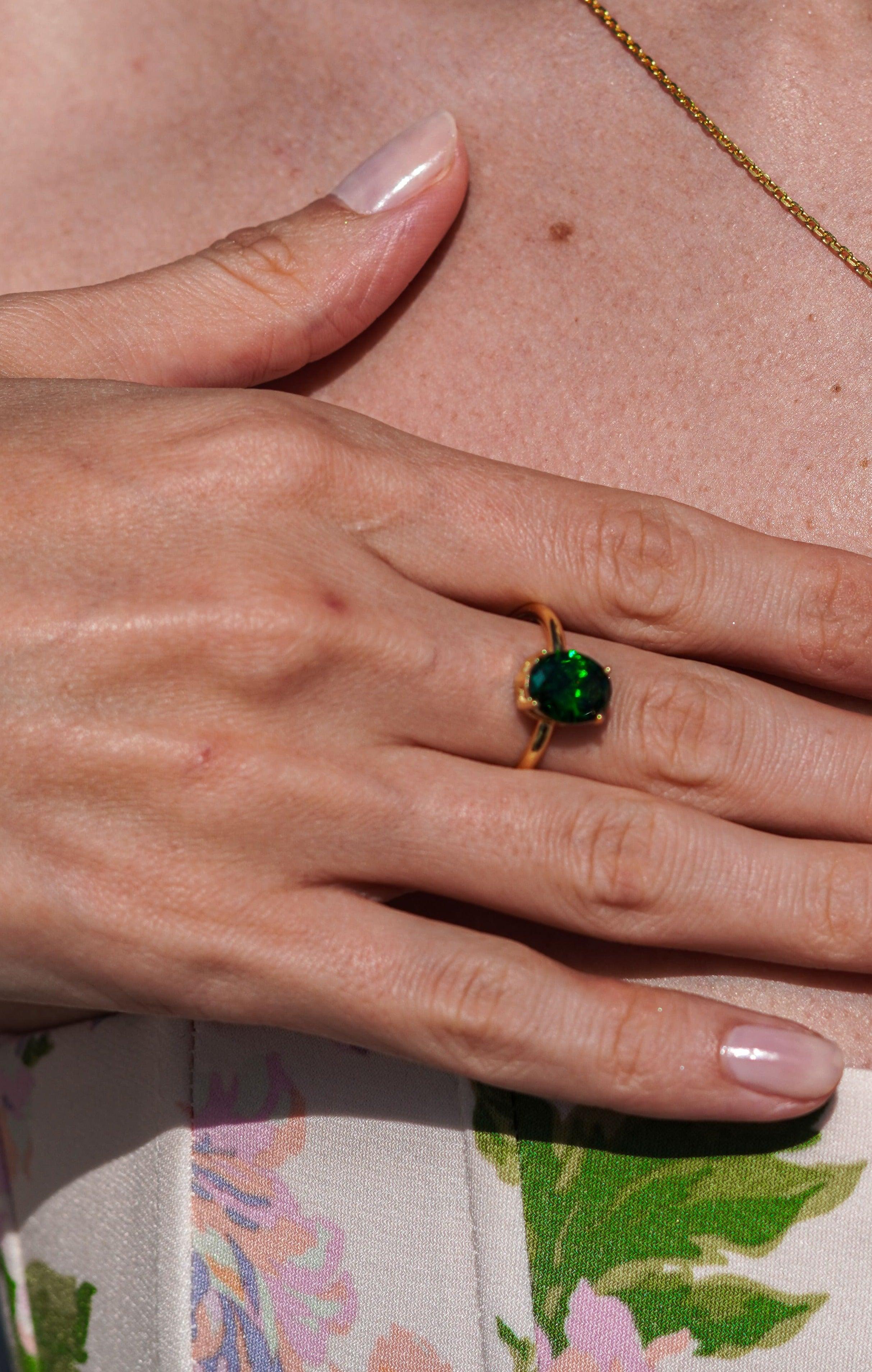 Karosh Zümrüt Renk Oval Taşlı Tektaş Yüzük - Karosh